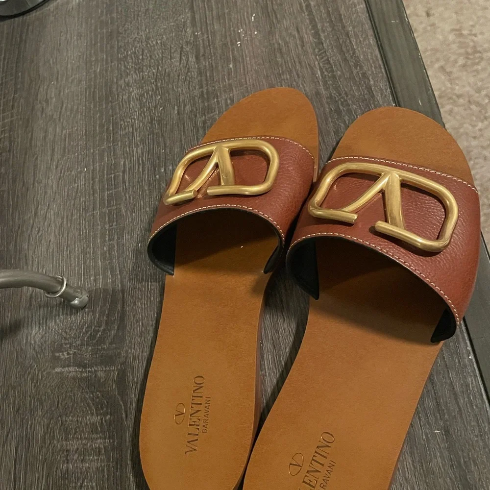 SOLD ❌❌❌Authentic V Logo Slides - Picture 7 of 10